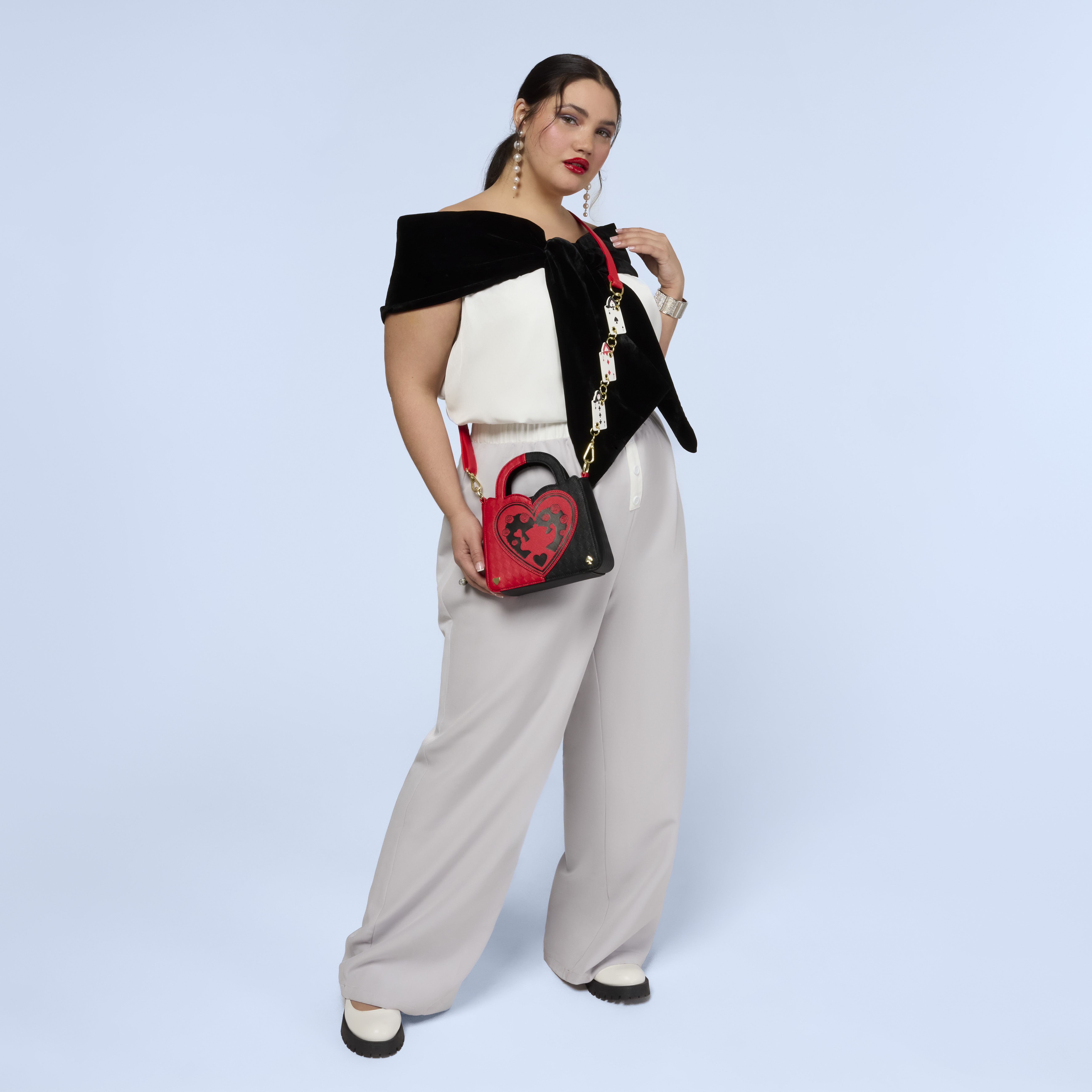 Alice in Wonderland Exclusive Queen of Hearts Crossbody Bag - Image 3
